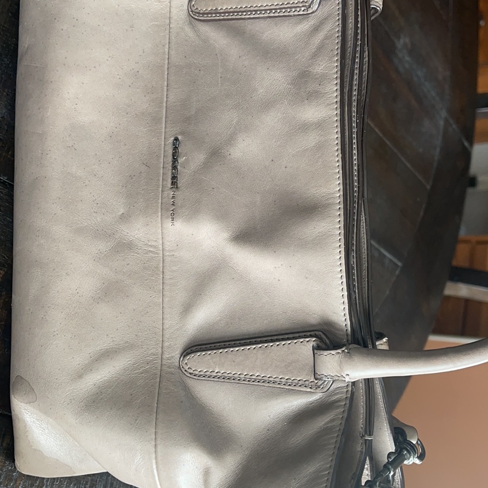 COACH Taupe 3 Pocket Purse Pre-Owned Magnet Close - Picture 13 of 14